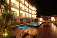 Swimming Pool Paragon Suites Resort