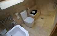 Toilet Kamar 7 The Anchorage & The Tackleshed