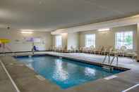 Swimming Pool Cobblestone Hotel & Suites - Orrville