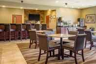 Bar, Kafe, dan Lounge Cobblestone Hotel & Suites - Orrville