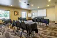 Functional Hall Cobblestone Hotel & Suites - Orrville