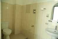 Toilet Kamar Blue Ocean Hotel