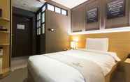 Kamar Tidur 4 Hotel Vella Suite Suwon