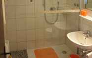 Toilet Kamar 5 Hotel GARNI