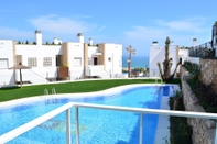 Swimming Pool Novabeach Apartments - Marholidays