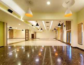 Lobi 2 Hotel Priyadarshini Classic