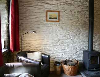 Lobi 2 Troedyrhiw Holiday Cottages