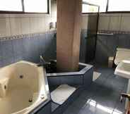 ห้องน้ำภายในห้อง 5 Hotel Cielo Azul Resort