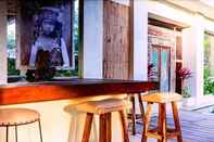 Quầy bar, cafe và phòng lounge BoHo Bingin Beach