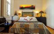 Bilik Tidur 4 Gran Via Suites The Palmer House