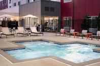 Swimming Pool Courtyard by Marriott Pullman