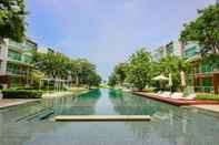 สระว่ายน้ำ Hua Hin Luxury Beachfront Condo By Mon