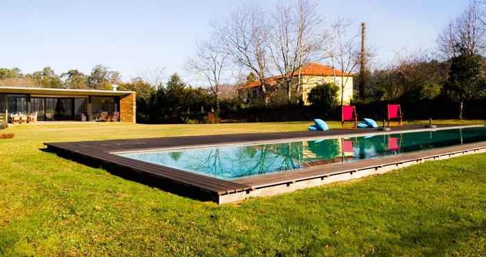 Swimming Pool Liiiving In Caminha - Lawny Pool House