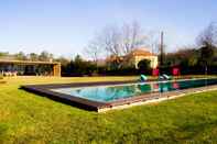 Swimming Pool Liiiving In Caminha - Lawny Pool House