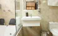 In-room Bathroom 4 Hotel Boutique Casa Suiza