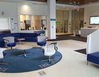 Lobby 2 Residence & Conference Centre - Toronto Downtown - George Brown College - Campus Accommodation