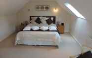 Kamar Tidur 5 The Manor Coach House