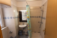 In-room Bathroom Guest House Floreus Cres