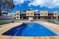 Swimming Pool Amberoo Apartments Tamworth