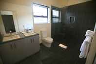 In-room Bathroom New Norfolk Apartments
