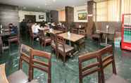 Restaurant 5 Hotel Lucky Goregaon