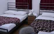 Kamar Tidur 3 Barking Hotel