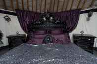 Bedroom Lincoln Yurts