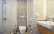 Toilet Kamar 7 Side Orange Palace - All inclusive