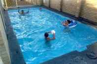 Swimming Pool Jackaroo Apartments