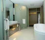 Toilet Kamar 4 ECHARM Hotel Zhengzhou High Tech Zone