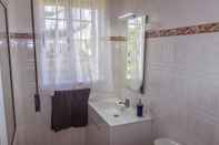 Phòng tắm bên trong Porto Martins Bay Apartments (AL)