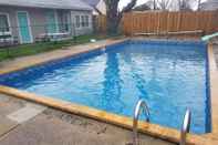 Swimming Pool Manor Motel