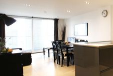 Phòng ngủ Oxford Apartments