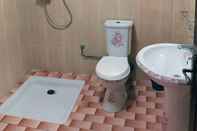 Toilet Kamar Global Surf House - Hostel/Backpacker