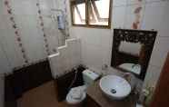 Toilet Kamar 6 Phuoobfa Resort