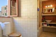 In-room Bathroom Mallorca traditional village townhouse