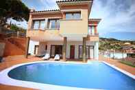 Swimming Pool Villa in Lloret de Mar - 104833