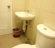 Toilet Kamar 4 Gateway 21 Hotel and Dormitel