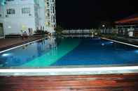 Kolam Renang Royal Hinthar Hotel