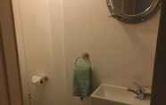 Toilet Kamar 5 Moray Beachside Apartments