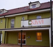 Exterior 2 Pension Kiwi