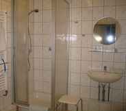 In-room Bathroom 4 Hotel Gasthof Garkueche