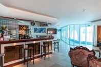 Bar, Kafe dan Lounge Mayflower Beach Hotel