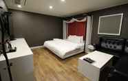 Phòng ngủ 7 Louis J Hotel