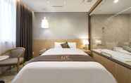 Kamar Tidur 3 Gold River Hotel