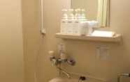 Toilet Kamar 4 Fuchu Urban Hotel Main