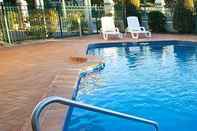 Swimming Pool Carriers Arms Hotel