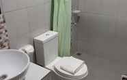 Toilet Kamar 2 Emerald Boutique Hotel