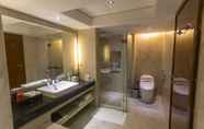 Toilet Kamar 3 Manhattan Kinlen Hotel - Shishi