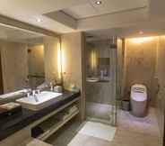 In-room Bathroom 3 Manhattan Kinlen Hotel - Shishi